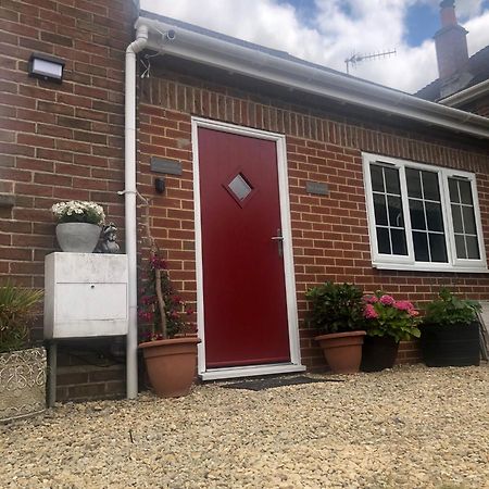 Entire Guest Suite With Gated Property Broad Blunsdon 외부 사진