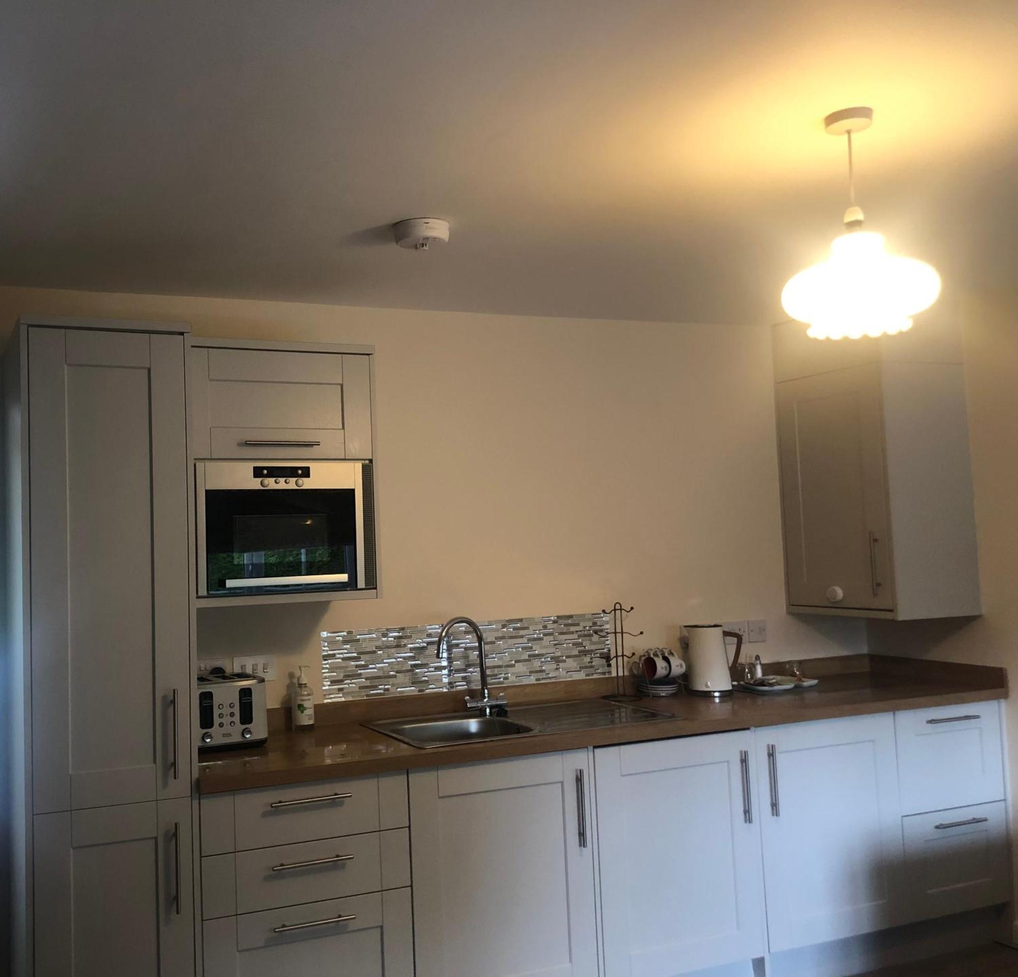 Entire Guest Suite With Gated Property Broad Blunsdon 외부 사진