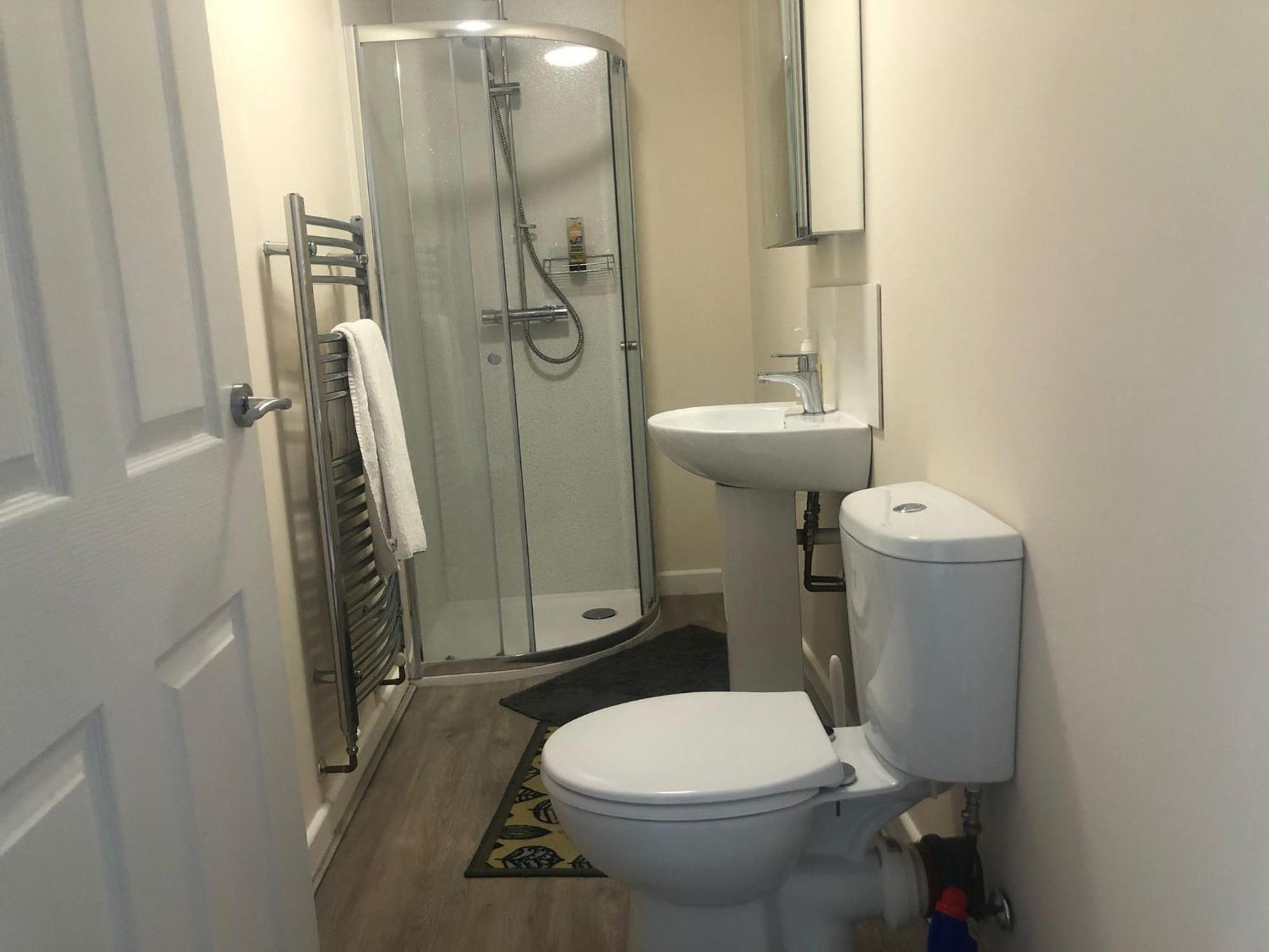 Entire Guest Suite With Gated Property Broad Blunsdon 외부 사진